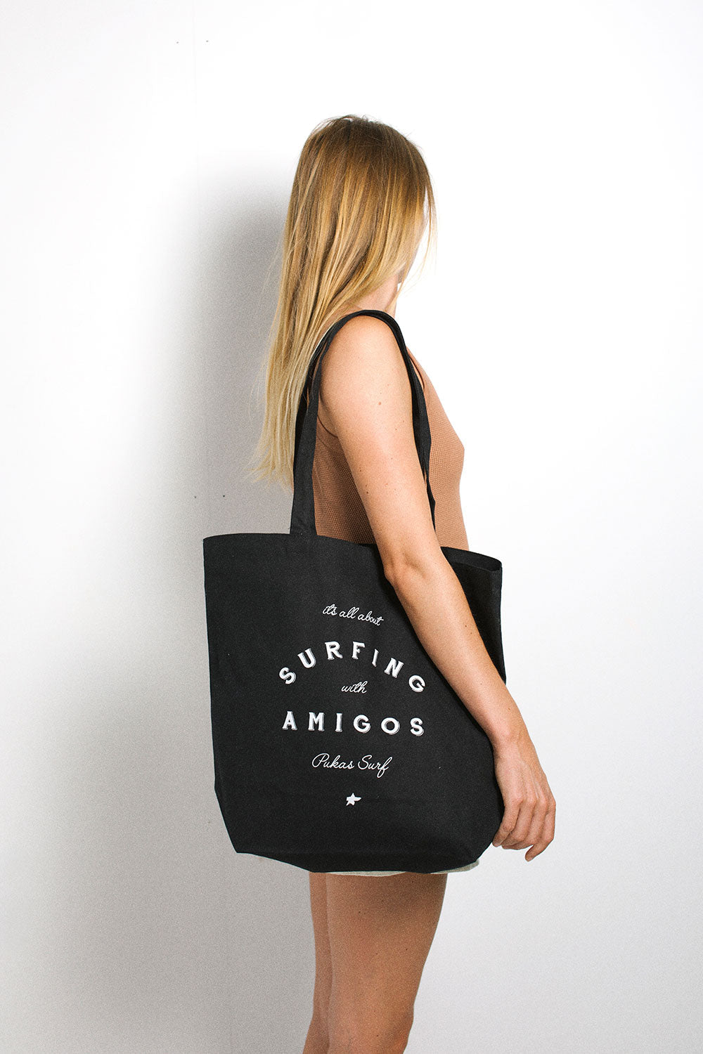 PUKAS SURF SHOP - SURFING WITH AMIGOS TOTE