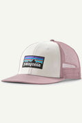 PATAGONIA - P-6 LOGO TRUCKER HAT - WHITE/QUIET VIOLET