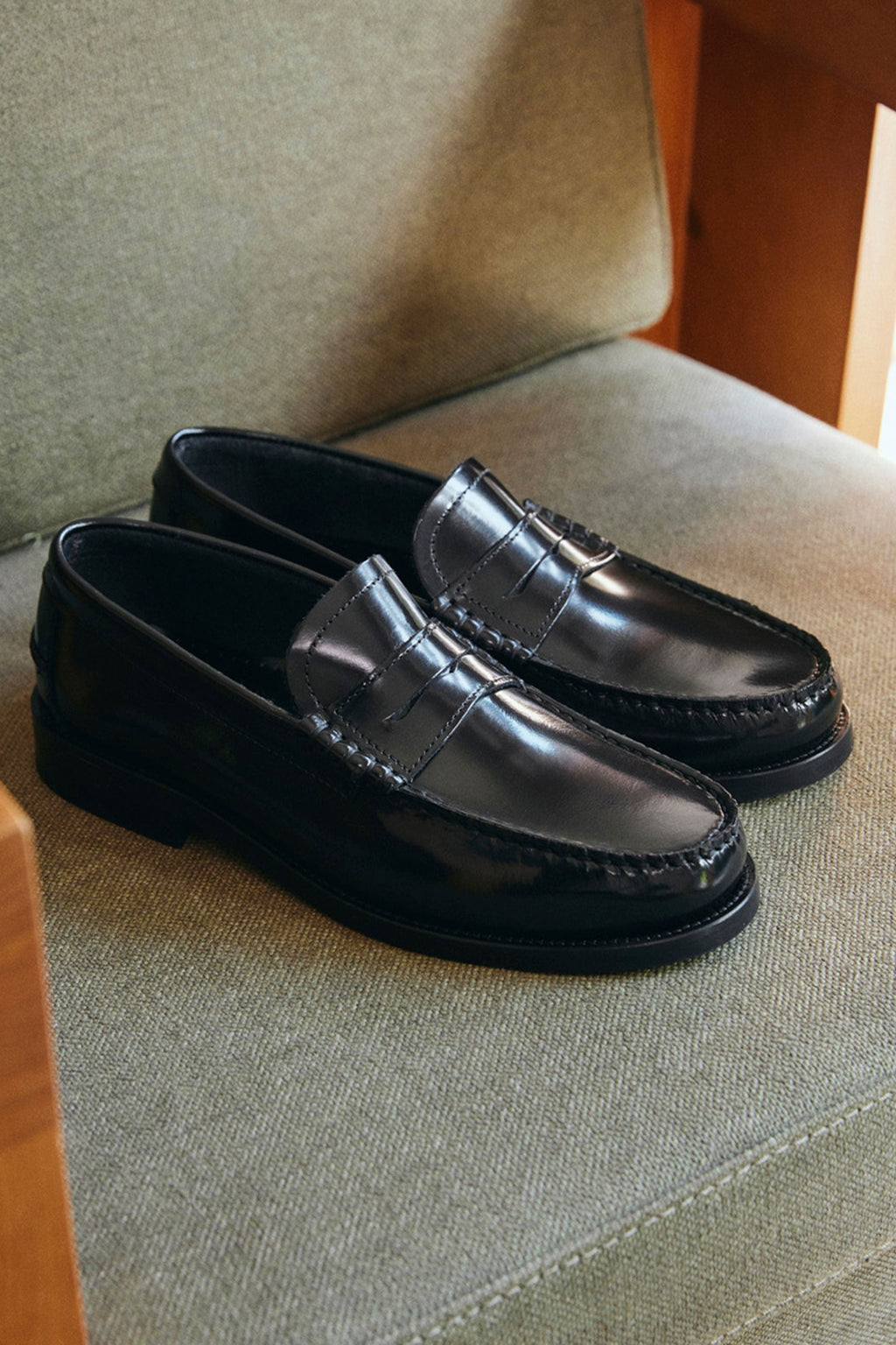 GARMENT PROJECT - MILES PENNY LOAFER - BLACK POLIDO - WOMAN