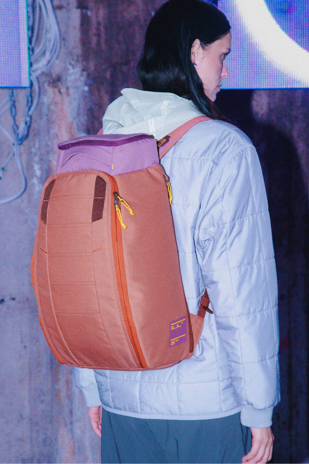 Db - HUGGER BACKPACK - 25L - SIENNA RED