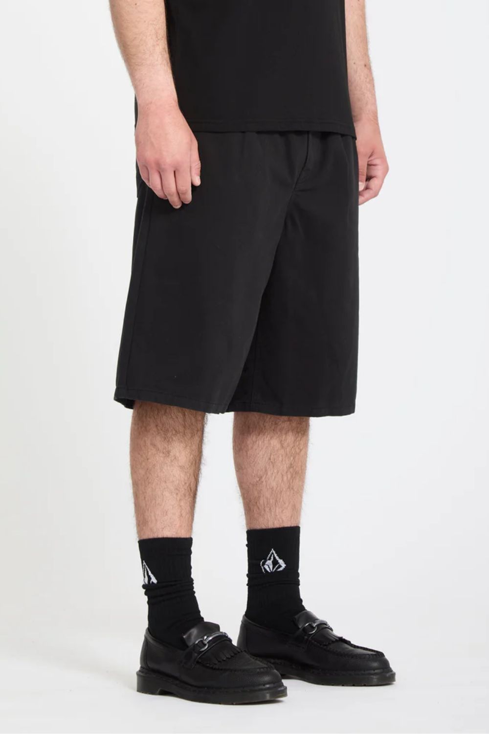 VOLCOM - CHILLOW PLEAT CHINO SHORT - BLACK