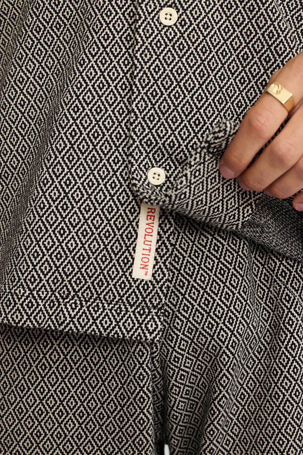 REVOLUTION - JACQUARD CUBAN SHIRT - BLACK