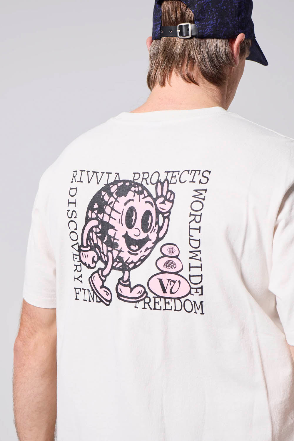 RIVVIA PROJECTS - HAPPY GLOBE T-SHIRT