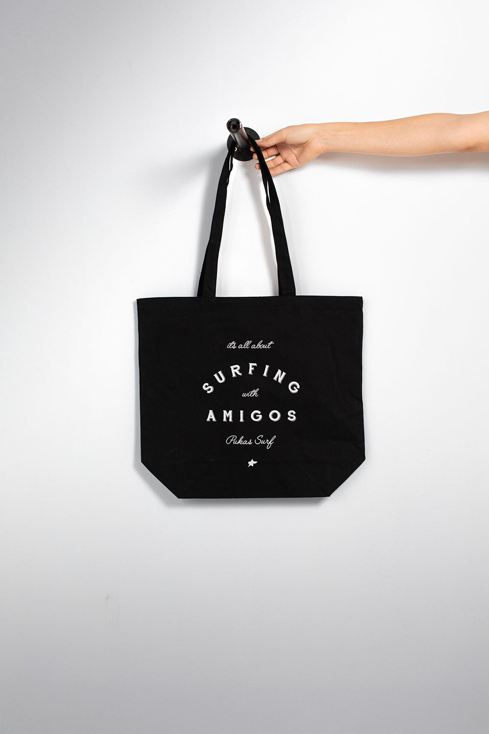 PUKAS SURF SHOP - SURFING WITH AMIGOS TOTE