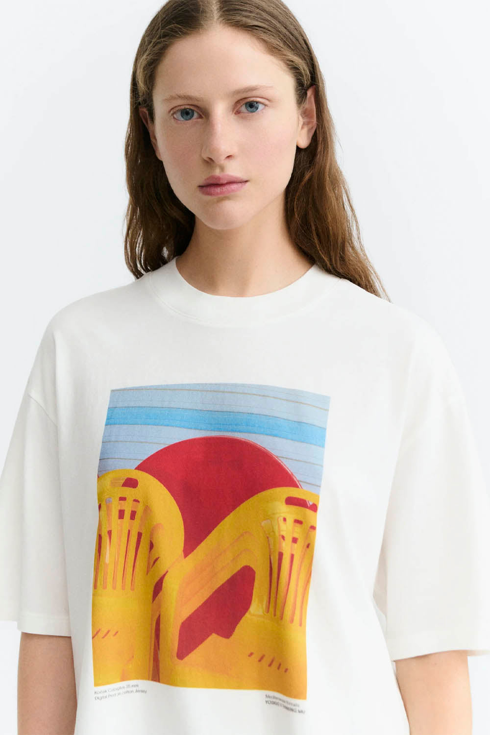 THINKING MU - LENA TEE - YOSIGO CHAIR