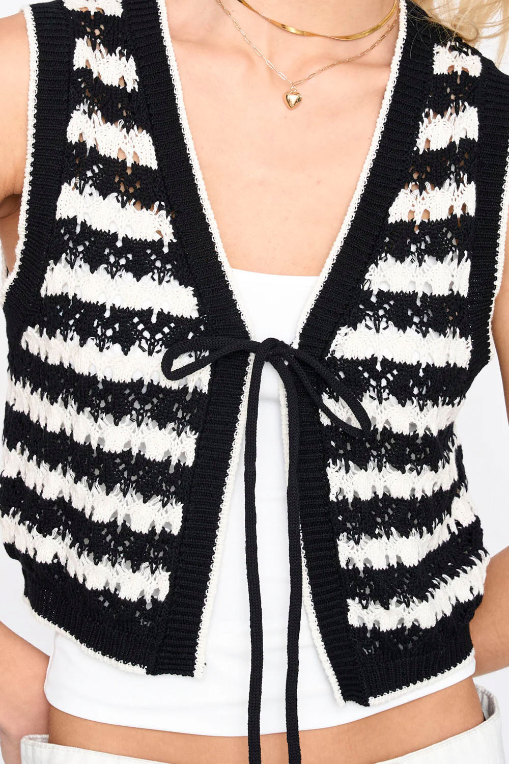 24COLOURS - STRIPED KNIT VEST - BLACK/WHITE