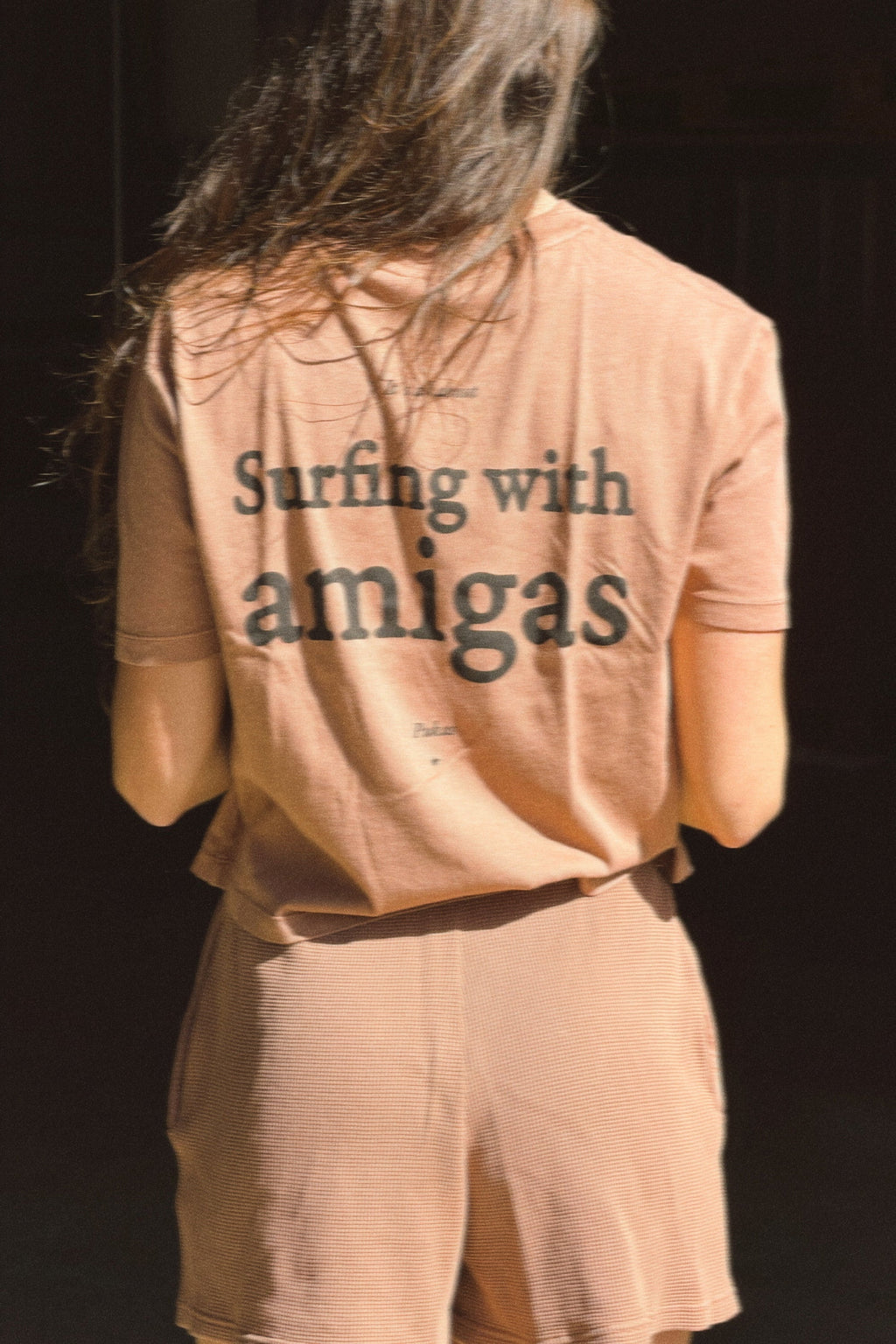 PUKAS SURF SHOP - NEW AMIGAS T-SHIRT